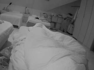 voyeurcam-julmodels-bed-1 avatar
