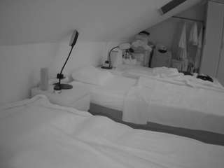 voyeurcam-julmodels-bed-4 avatar