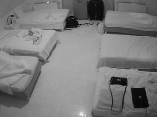 voyeurcam-julmodels-bed-6 avatar