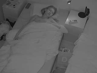 voyeurcam-julmodels-bed-7 avatar