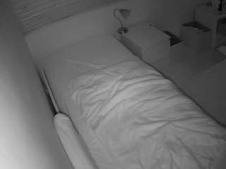 voyeurcam-julmodels-greybed-1 avatar
