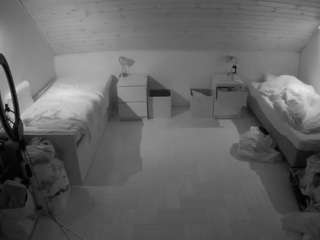 voyeurcam-julmodels-greybed-3 avatar