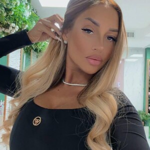 LovingBlondie avatar
