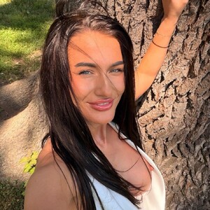 SheIsIris avatar