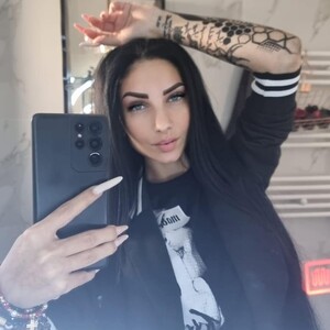 EvelynAisha avatar
