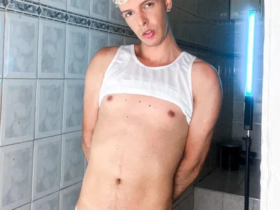 blondetwink avatar