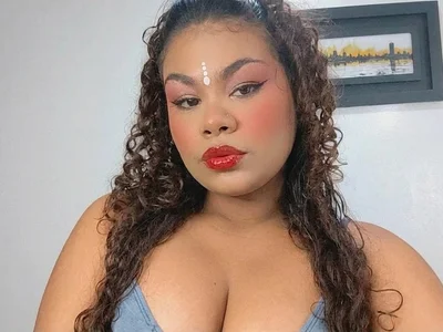 yaazhinii avatar