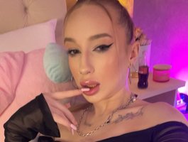 EmmaNaughtiness avatar