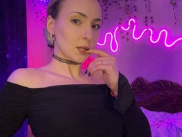 LollyGirlMoon avatar
