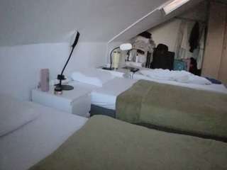 voyeurcam-julmodels-bed-4 avatar