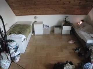voyeurcam-julmodels-greybed-3 avatar
