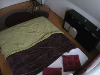 voyeurcam-julmodels-whitebed-2 avatar