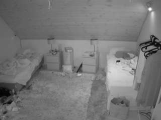 voyeurcam-julmodels-whitebed-3 avatar