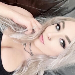 ItsRavenRoses avatar