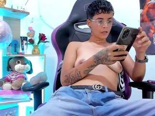 aron-8888 avatar