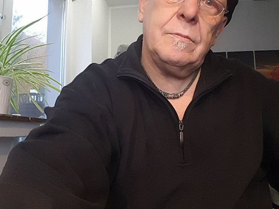 BiExhiDevot avatar