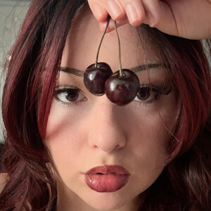 Onlygirlintheworld avatar