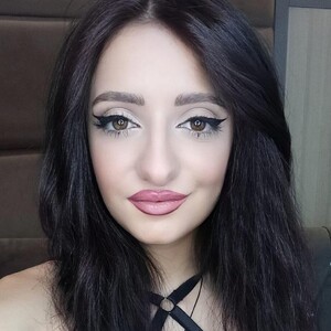 JoelleApril avatar