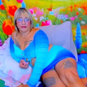 Roxyfoxy69 avatar