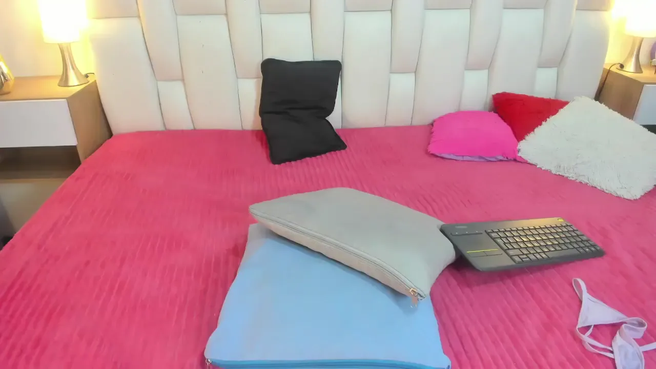 cam4__meganqueen2 recording