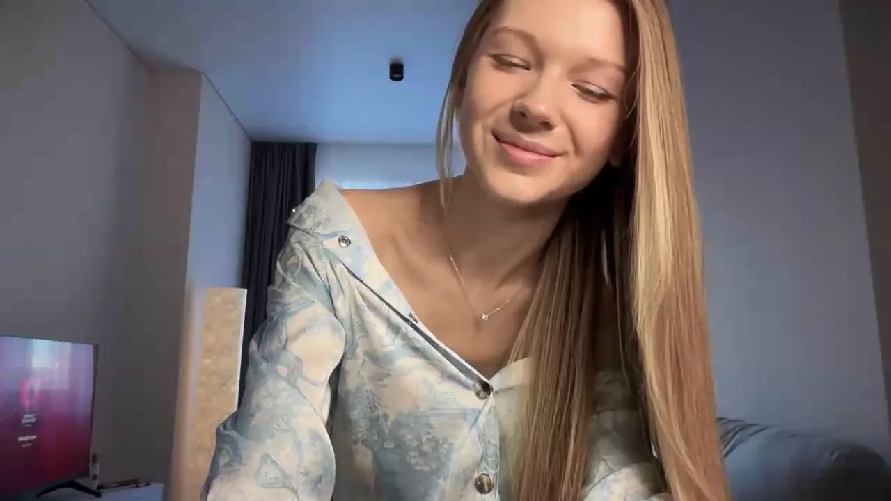 CuteBlonde के लिए थंबनेल